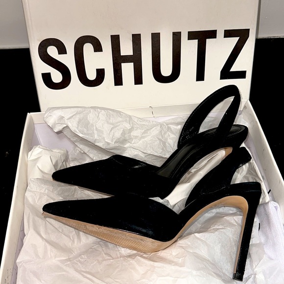 SCHUTZ Shoes - NWOT beautiful SCHUTZ pointed black 4 inch heels